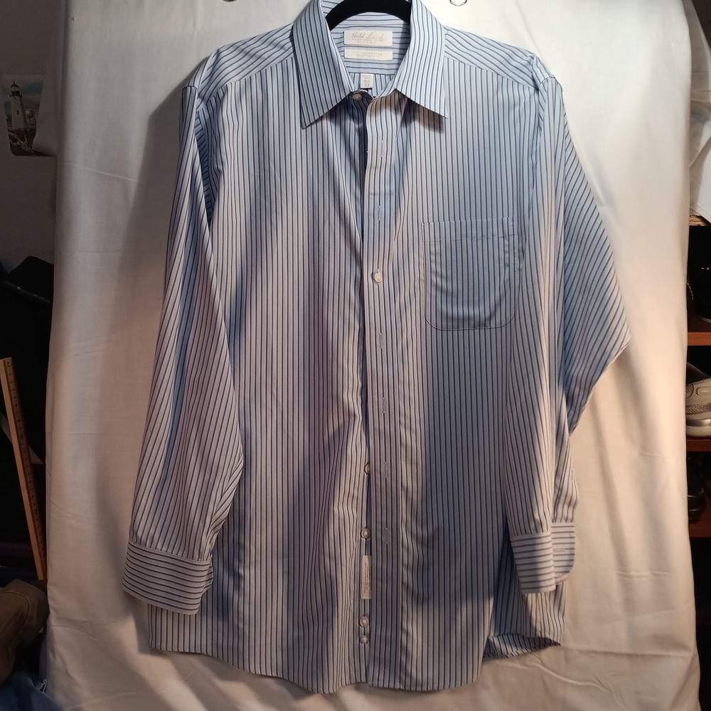 Roundtree & Yorke Men's Striped Button-Down Shirt